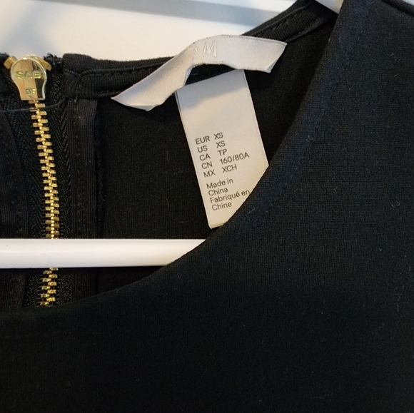 Little black dress with zip back and pleating on one side - Picture 3 of 5